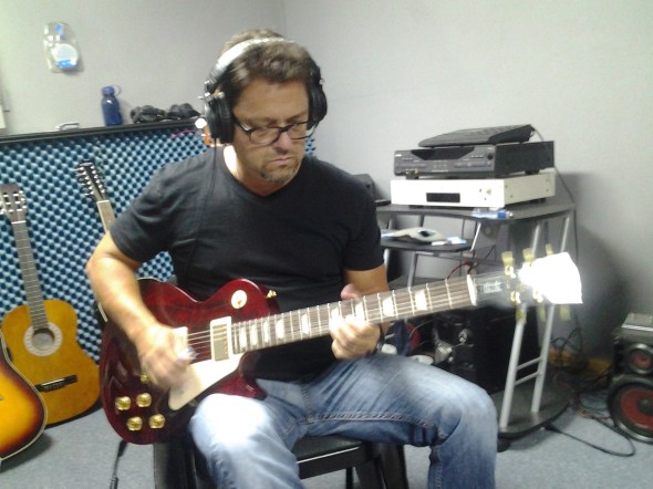 Nashville Session Guitar Player, Brent Mason at Nashville Trax Recording Studio. Known for his Telecaster work, for this song he's playing a Gibson Les Paul.